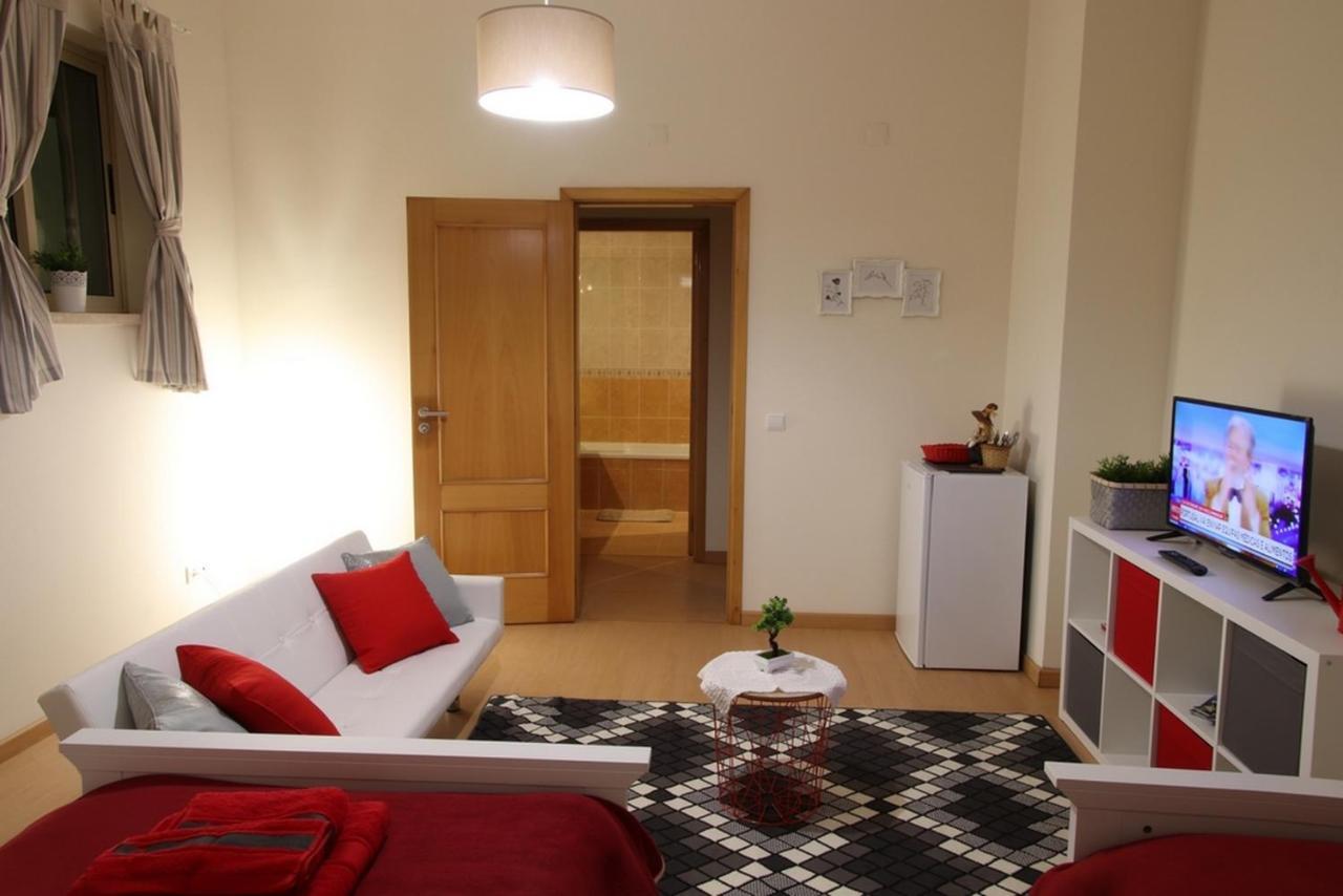 Quartos Confortaveis Em Casa Proximo Ao Mosteiro Баталя Екстер'єр фото