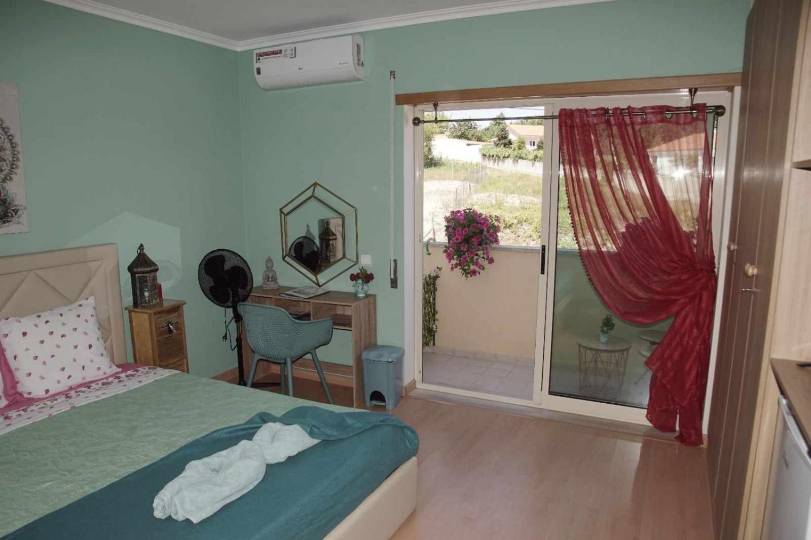 Quartos Confortaveis Em Casa Proximo Ao Mosteiro Баталя Екстер'єр фото